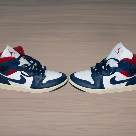 Wmns Jordans Size 10.5/Mens 9 Sneakers - French Blue, Red, and White - Picture 5 of 6